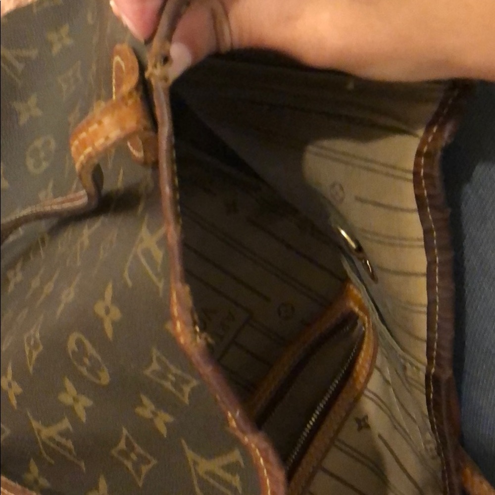 Louis Vuitton Neverfull MM - Picture 7 of 8